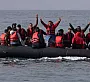 Огромное количество мигрантов на лодках оккупируют Англию