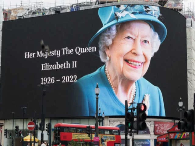 Не успев похоронить королеву, Би-Би-Си покушается на британскую монархию