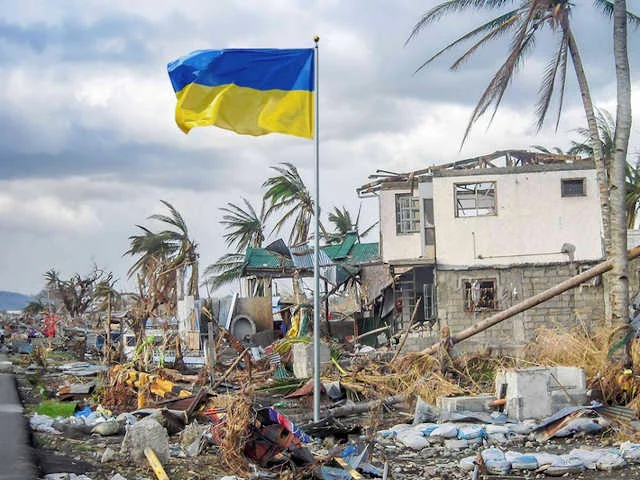 Разрушенный ураганом город во Флориде поднимает флаг Украины, прося помощь от Конгресса