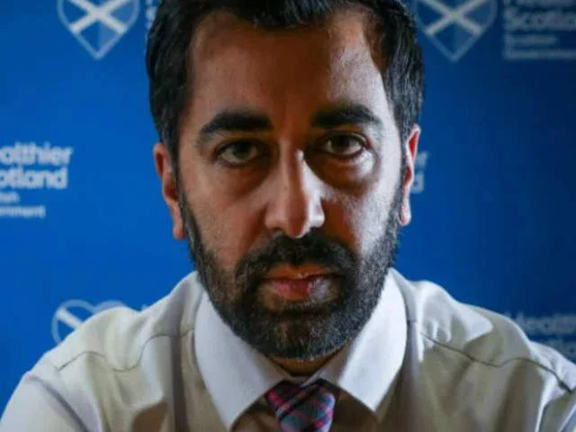 Министр Шотландии, пакистанец, жалуется, что в правительстве слишком много белых