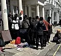 Мигранты в Британии требуют отдельных номеров в гостинице и лучшего Wi-Fi