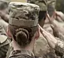 В армии США женщин заставляют принимать душ вместе с мужиками-трансами