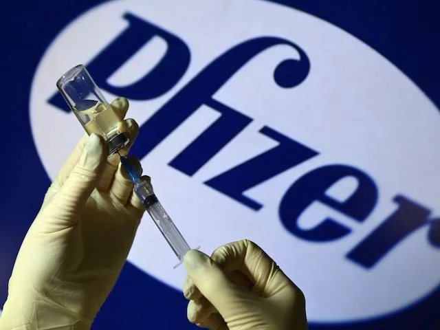 Pfizer подала в суд на Польшу за недостаточную "принудительную вакцинацию" населения