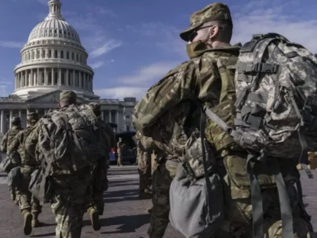 Пентагон: десятки американских солдат хотят свергнуть свое правительство