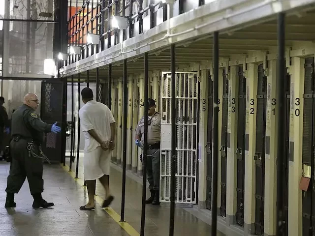 Канадское правовое дно: нельзя отправлять педофилов в тюрьму