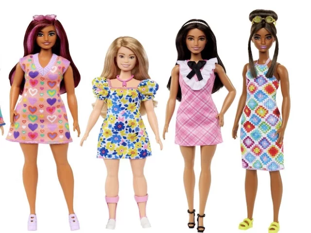 Куклы Барби продолжают уродовать детскую психику
