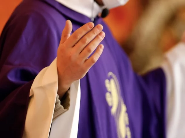 Испанская католическая церковь погрязла в педофилии