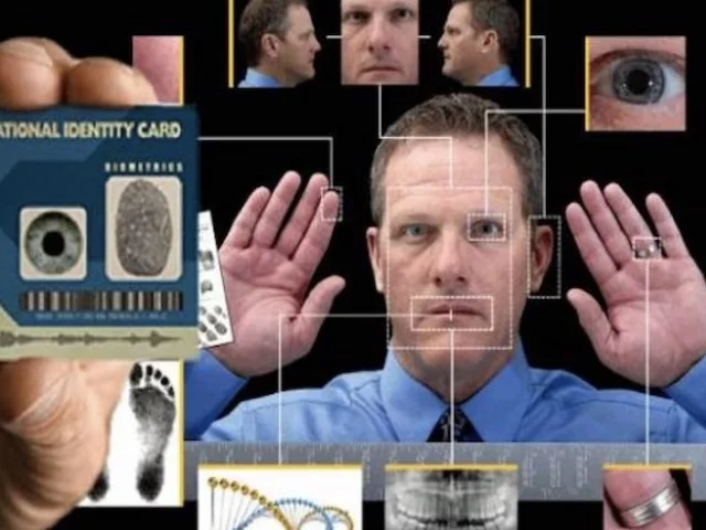 Трамп хочет заставить американцев сдать биометрию или лишить их доступа к банкам