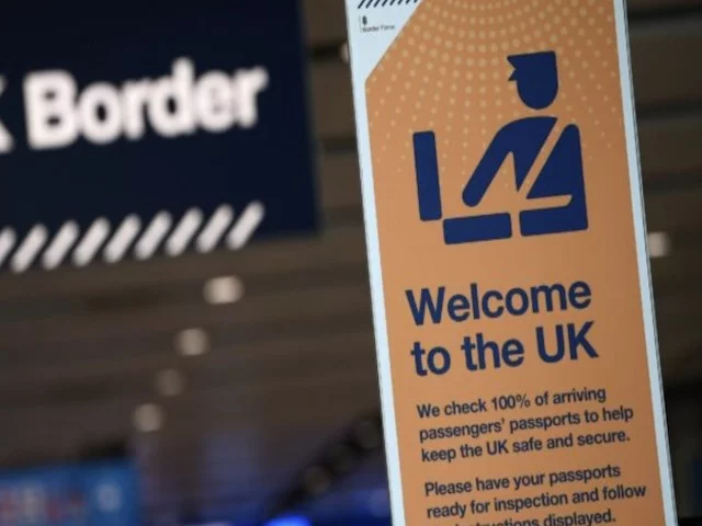 Тысячи мигрантов из Азии въезжают в Британию по украинской визовой программе